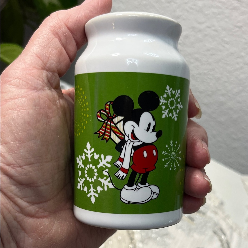 Disney Festive Mickey and Minnie Salt & Pepper Shaker Set - Red and Green - Picture 8 of 8